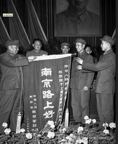 看懂上海:“解放號(hào)”地鐵上的風(fēng)景 - 美人遲暮 - 美人遲暮,知足爾樂(lè) 看懂上海:“解放號(hào)”地鐵上的風(fēng)景 - 美人遲暮 - 美人遲暮,知足爾樂(lè)