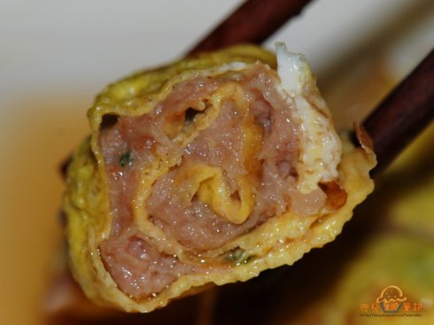 [轉(zhuǎn)載]咱家最受歡迎的一道傳統(tǒng)菜--肉末蒸蛋卷（附：讓肉餡有彈性的小竅門）