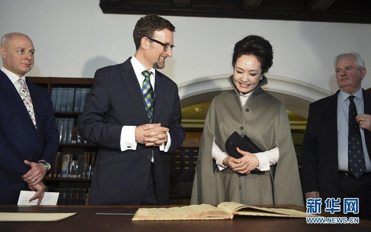 【小語(yǔ)媽咪】國(guó)香風(fēng)韻---百搭優(yōu)雅中國(guó)紅斗篷（2015-35） - ☆小語(yǔ)媽咪♂  - ☆小語(yǔ)媽咪♂