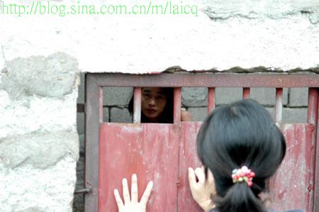 【引用】福建裸女被關(guān)石屋18年（圖） - 絮兒 - 那些花兒