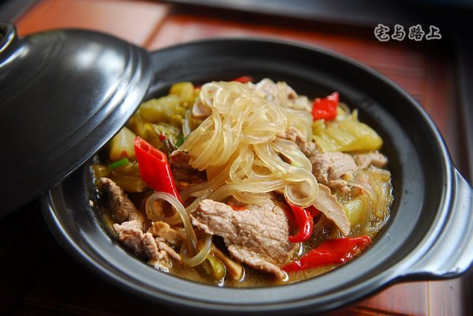 節(jié)宴最搶手的酸菜牛肉煲（另類牛肉腌制妙招）