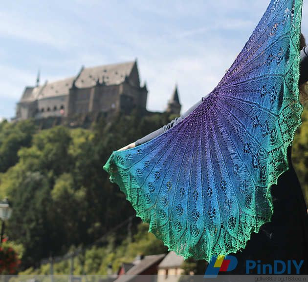 Renaissance Fan Shawl - 木棉花 - 雨茫茫，霧茫茫，盼望花開，花已落……