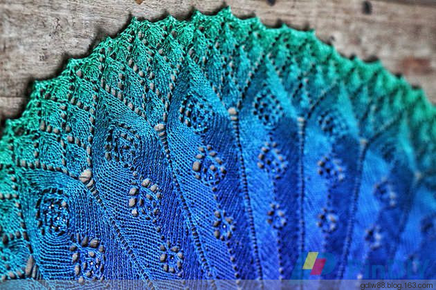Renaissance Fan Shawl - 木棉花 - 雨茫茫，霧茫茫，盼望花開，花已落……