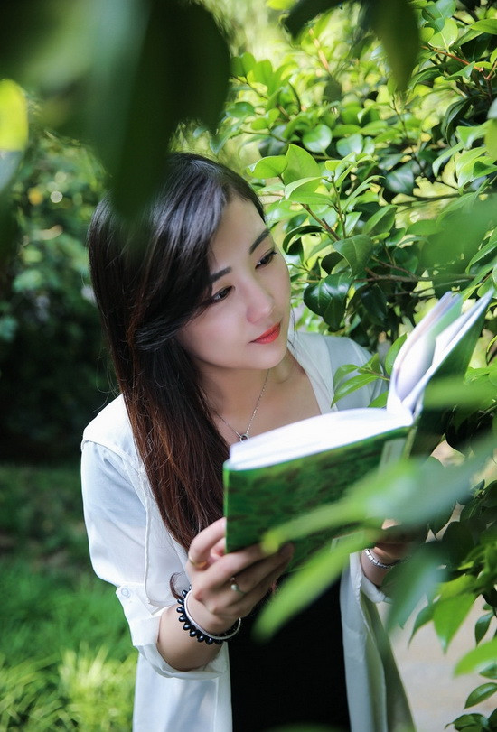 悠悠女兒香，書香（作者：愛雨菲） - 2009yiyishenghui - 2009熠熠生輝