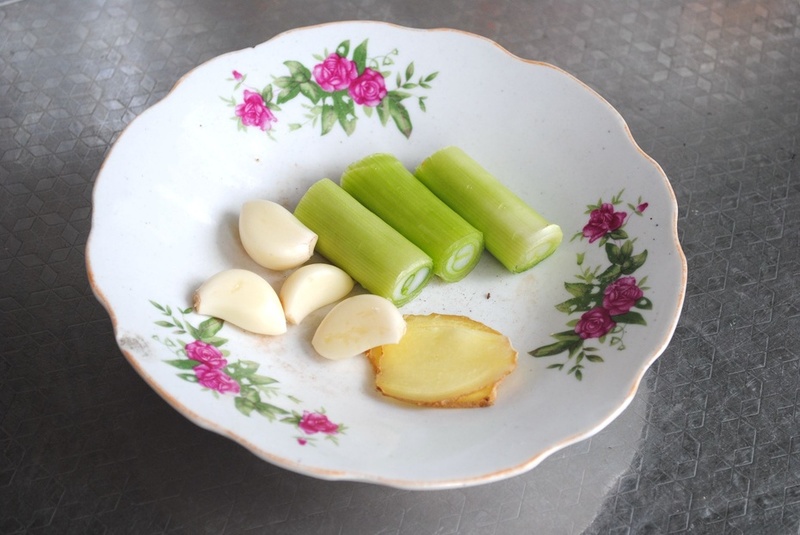 廚藝小白也能學(xué)會(huì)的美味鹵雞腿 - 荷塘秀色 - 茶之韻