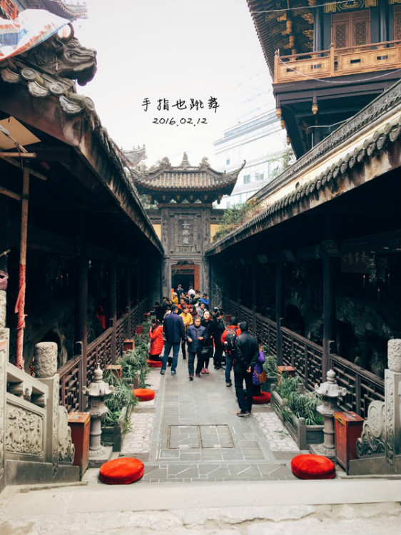 【走走聊聊拍拍】不吃辣不看江的重慶行DAY4——洪崖洞、羅漢寺、輕軌觀光 - 手指也跳舞 - 跳舞姐姐的手工莊園