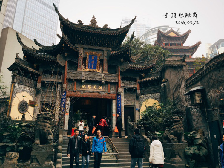 【走走聊聊拍拍】不吃辣不看江的重慶行DAY4——洪崖洞、羅漢寺、輕軌觀光 - 手指也跳舞 - 跳舞姐姐的手工莊園